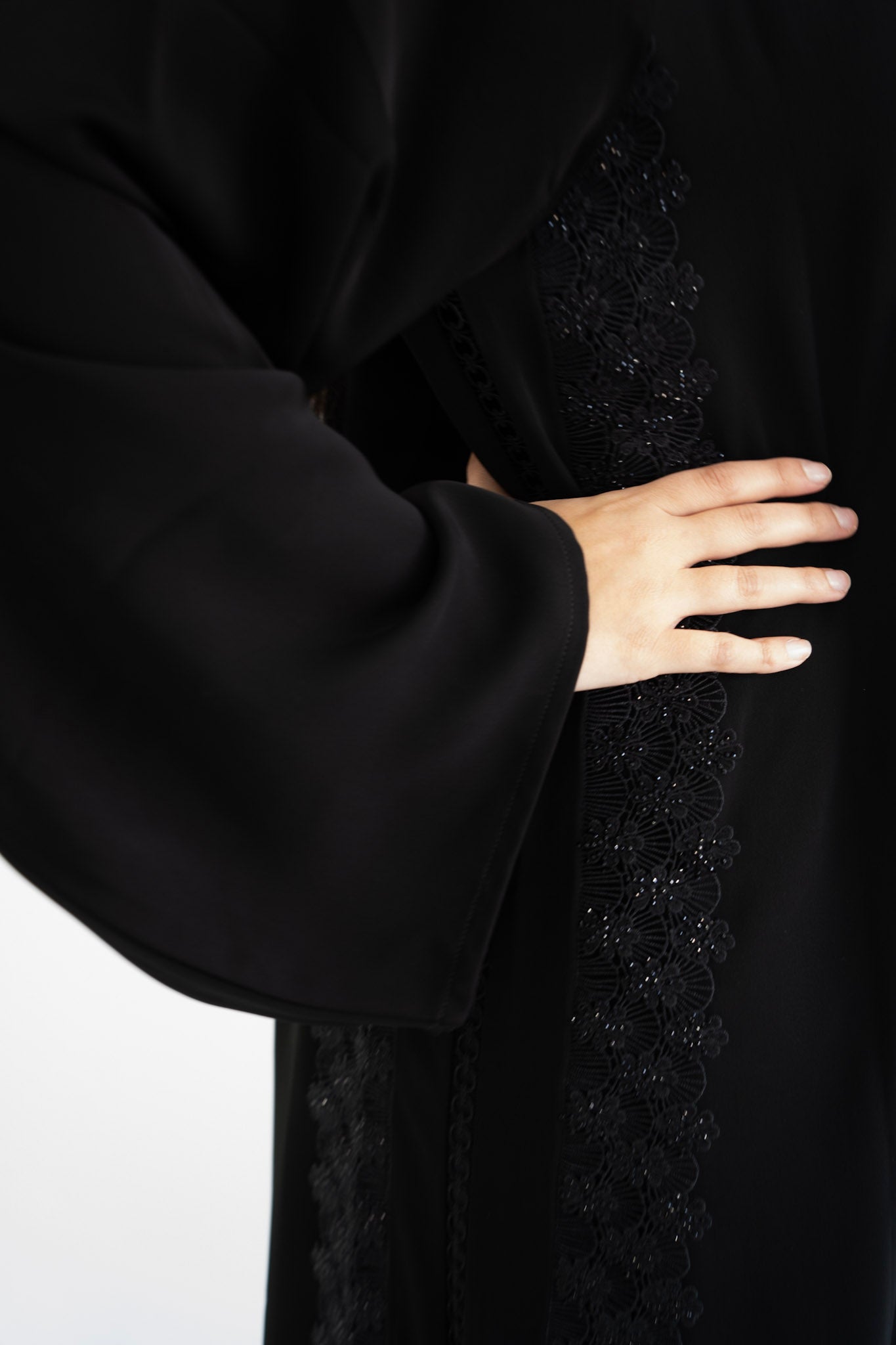 Noir Lace Essence Abaya