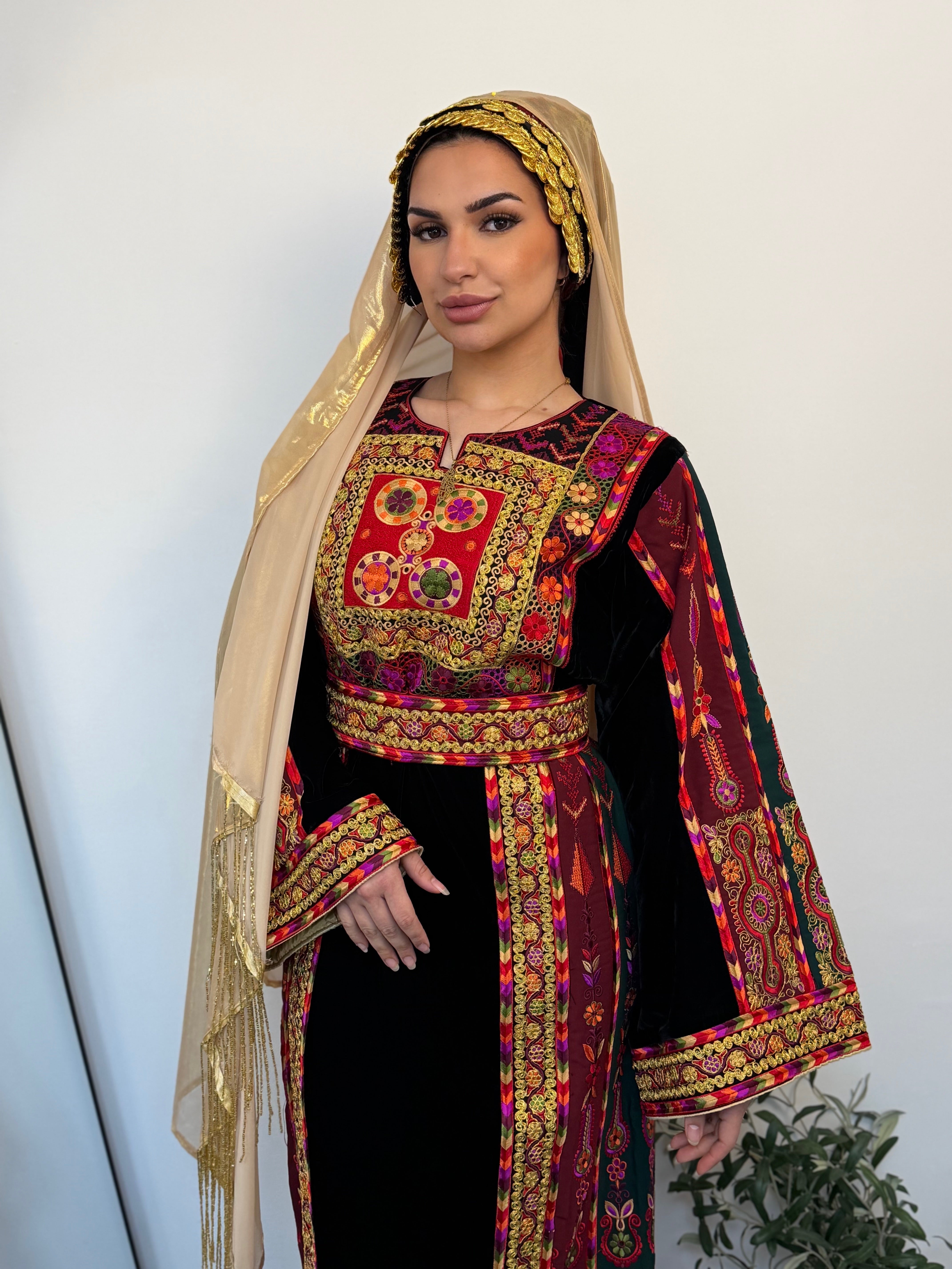Hana Black Velvet Embroidered Thobe