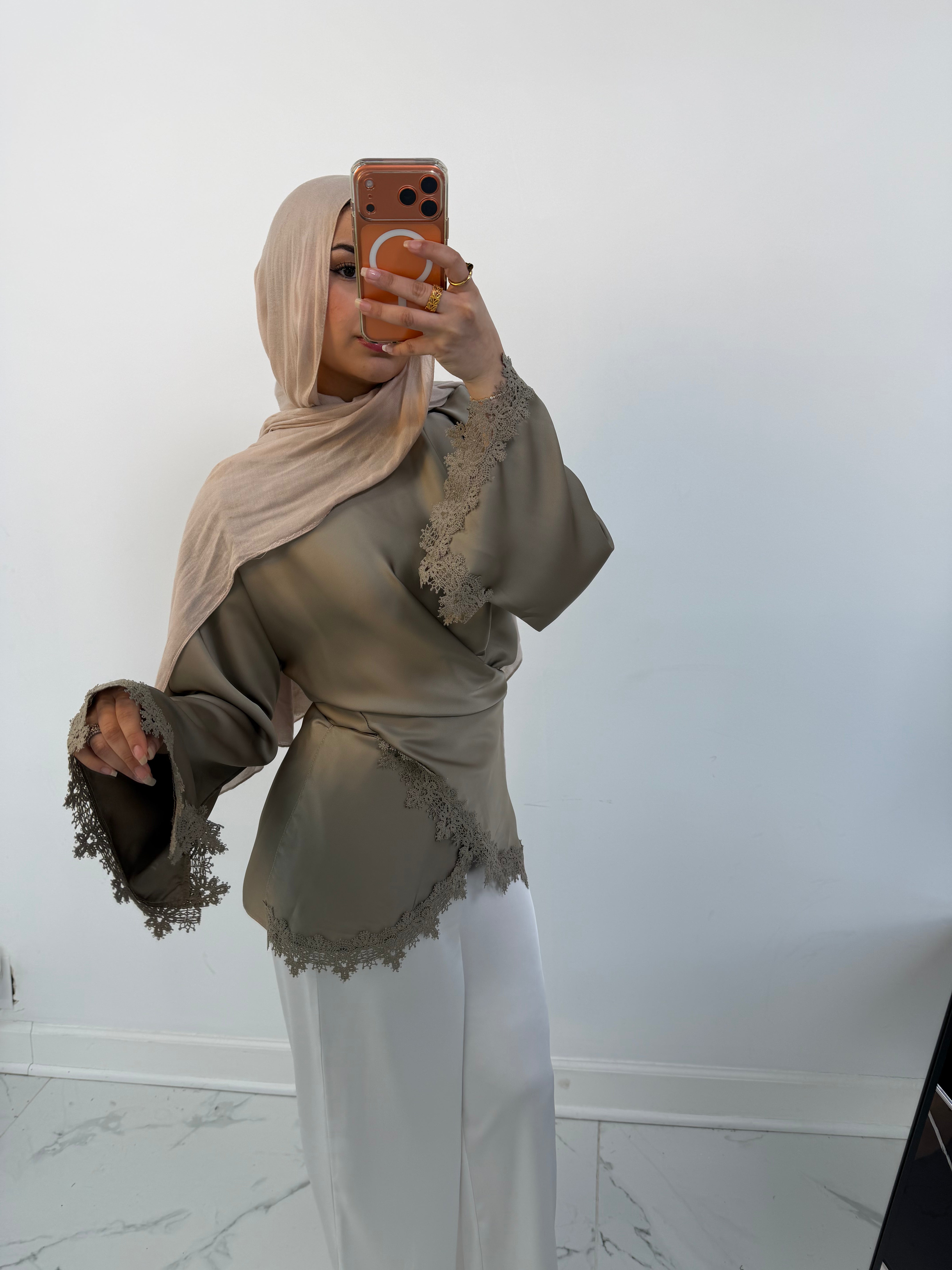 Laila Satin Lace-Trim set