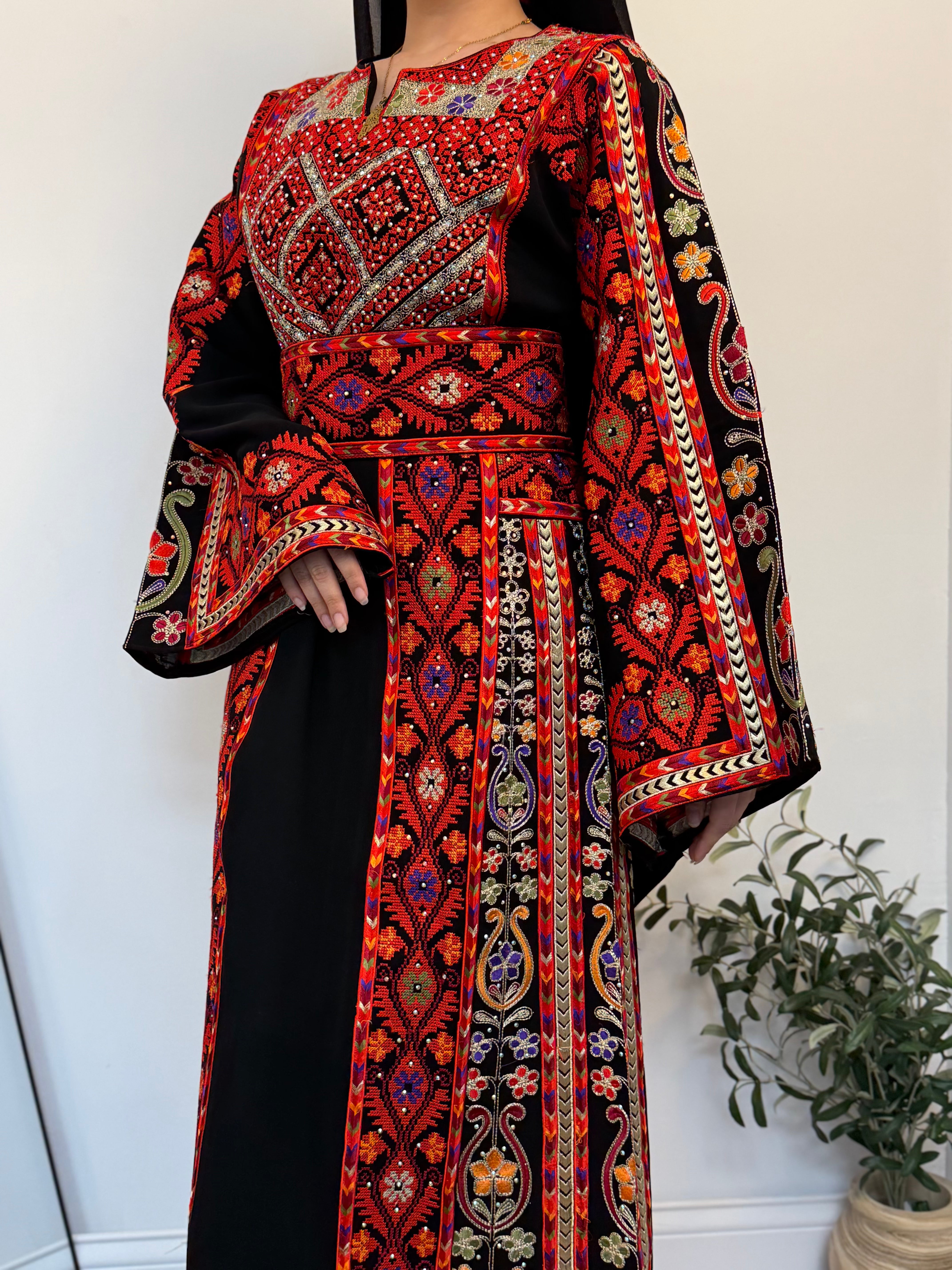 Rania Black Embroidered Thobe