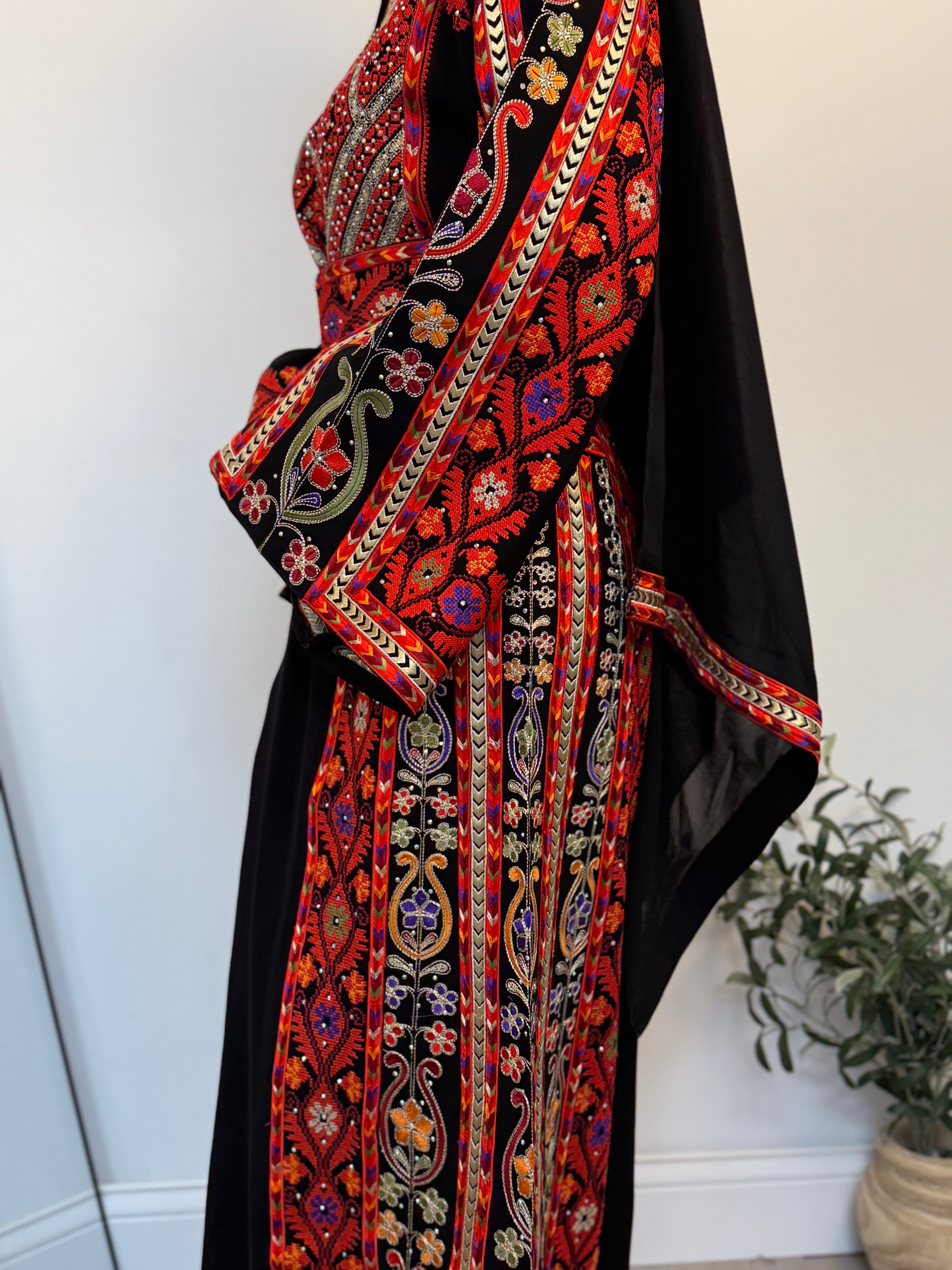 Rania Black Embroidered Thobe