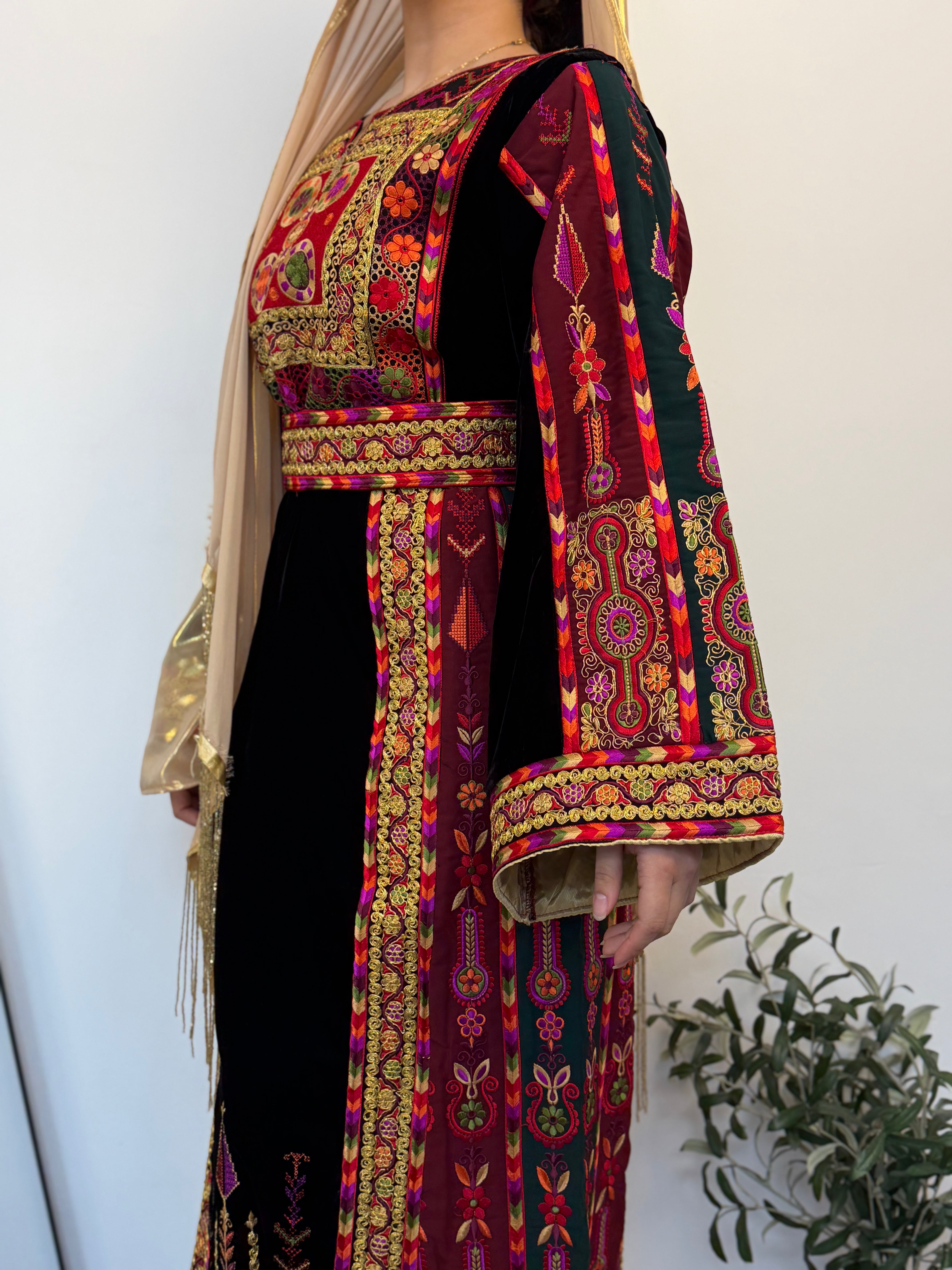 Hana Black Velvet Embroidered Thobe
