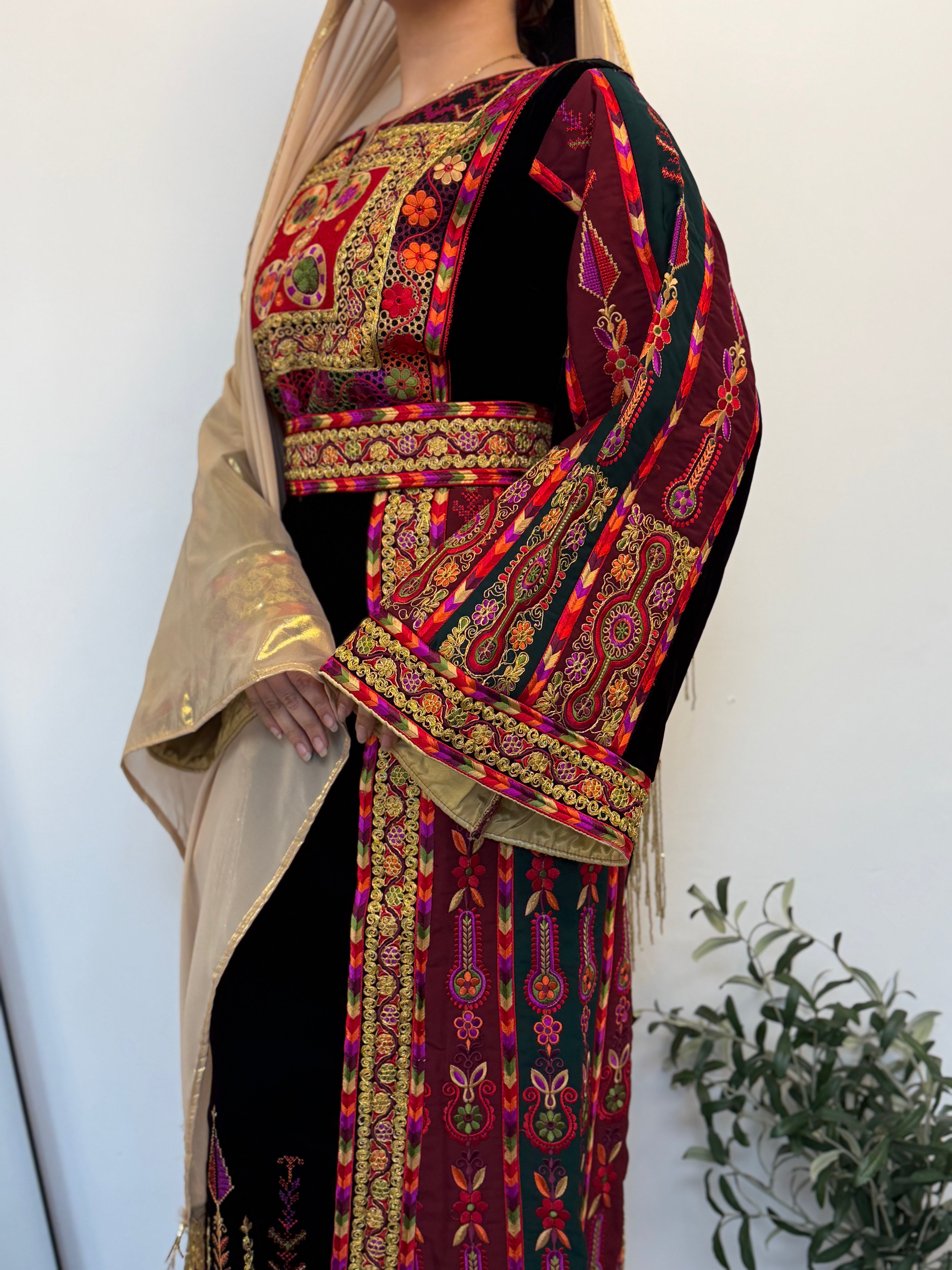 Hana Black Velvet Embroidered Thobe