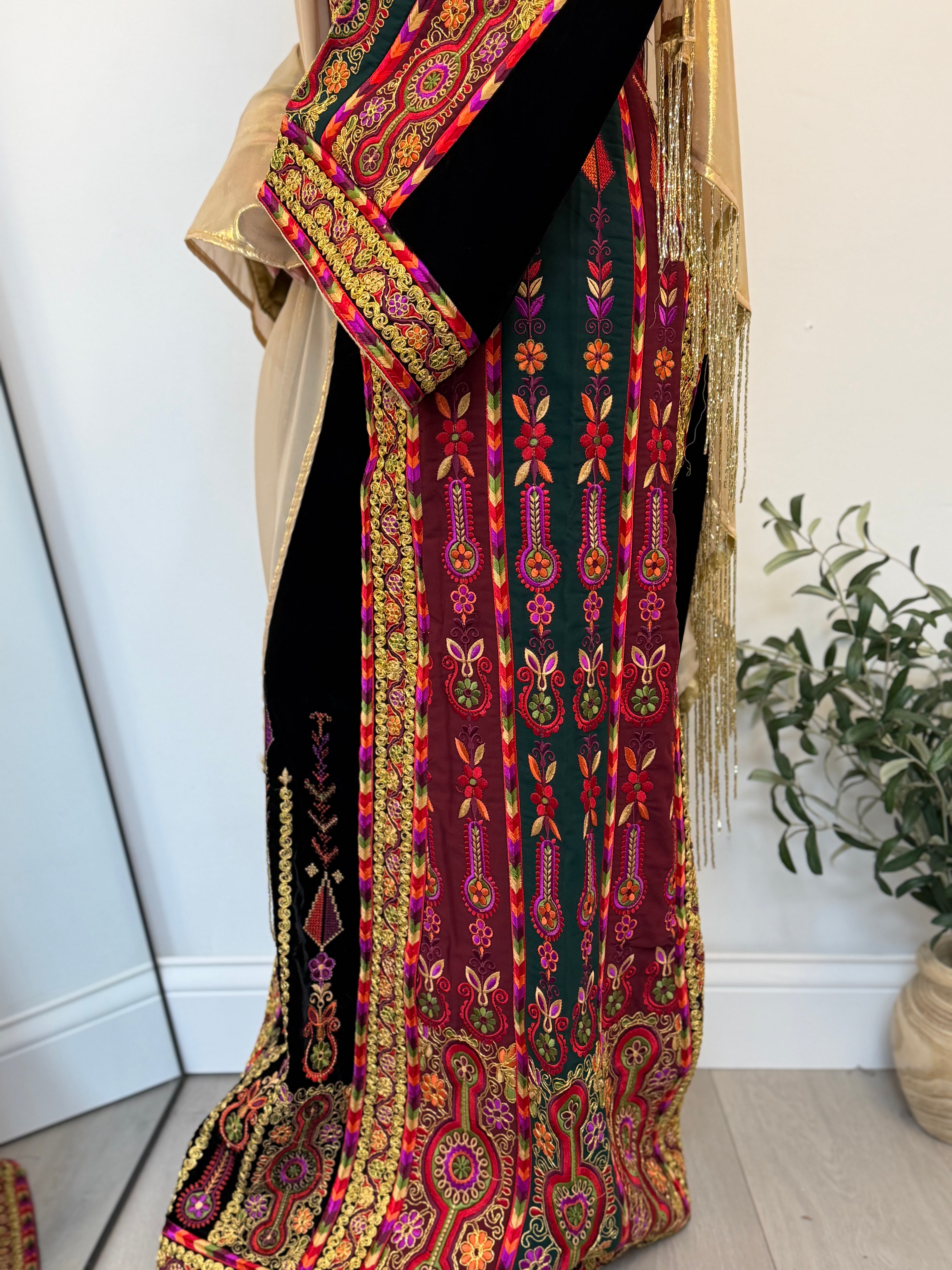 Nour Heritage Embroidered Thobe