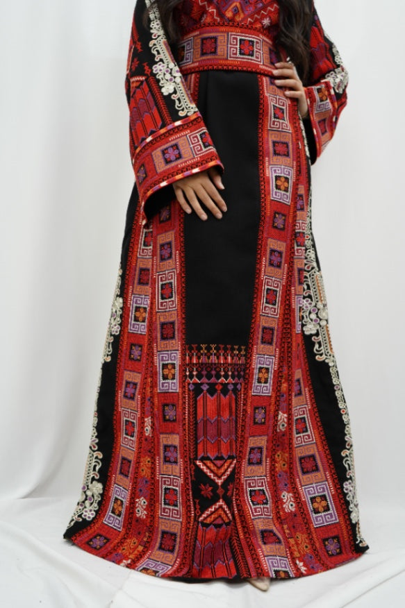 Safiya Thobe Black