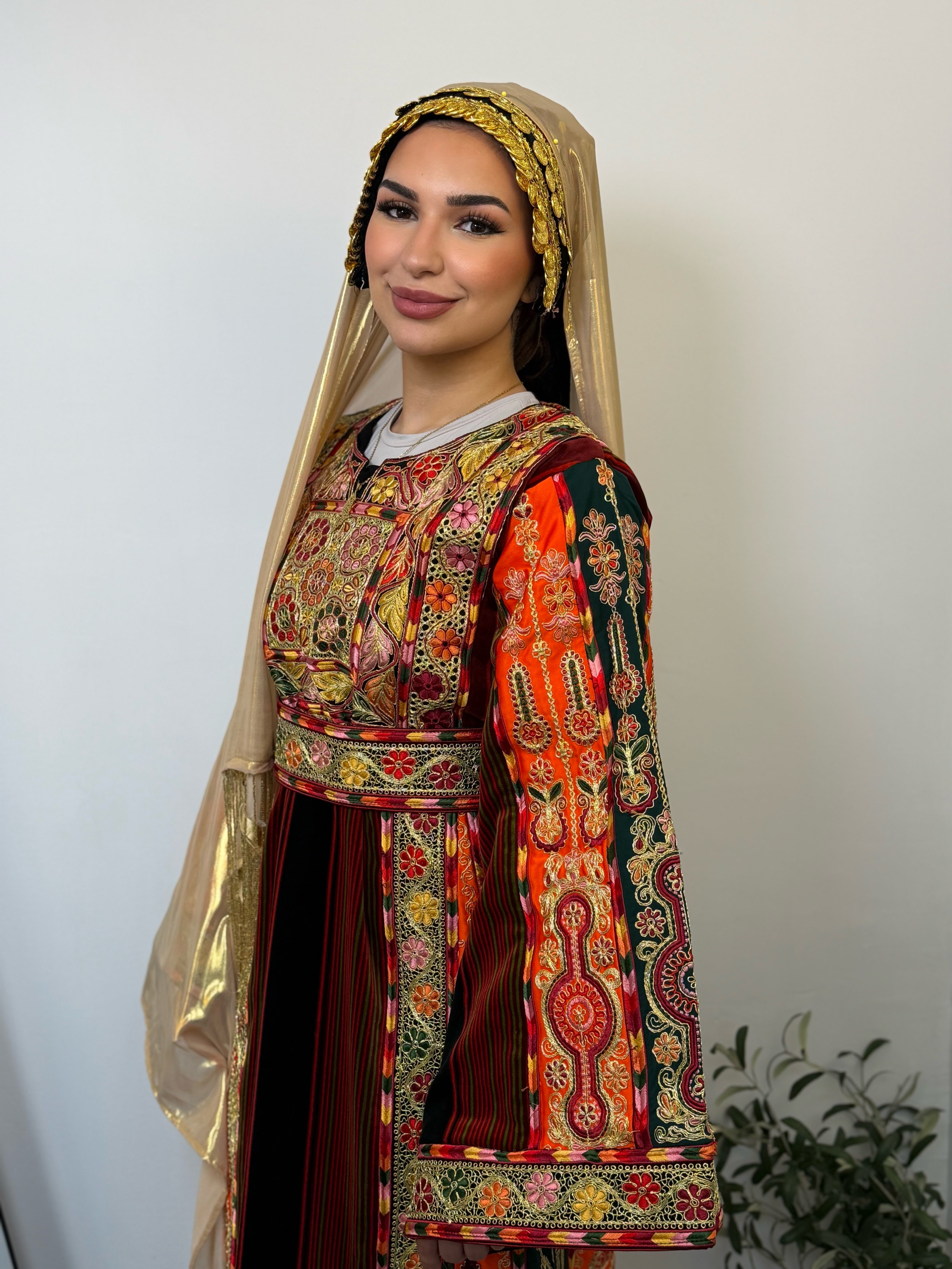 Layla Flame Embroidered Thobe