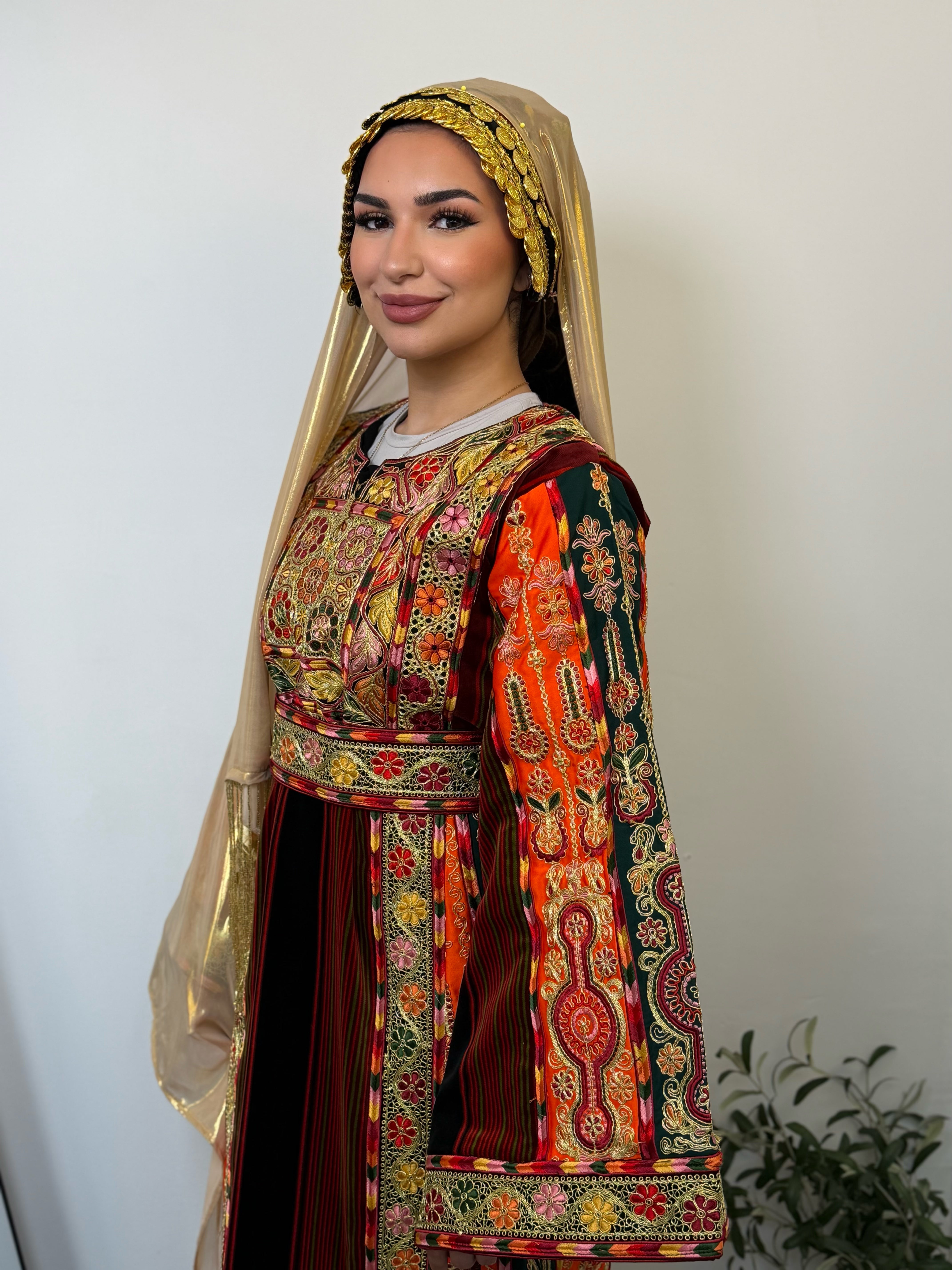 Layla Flame Embroidered Thobe