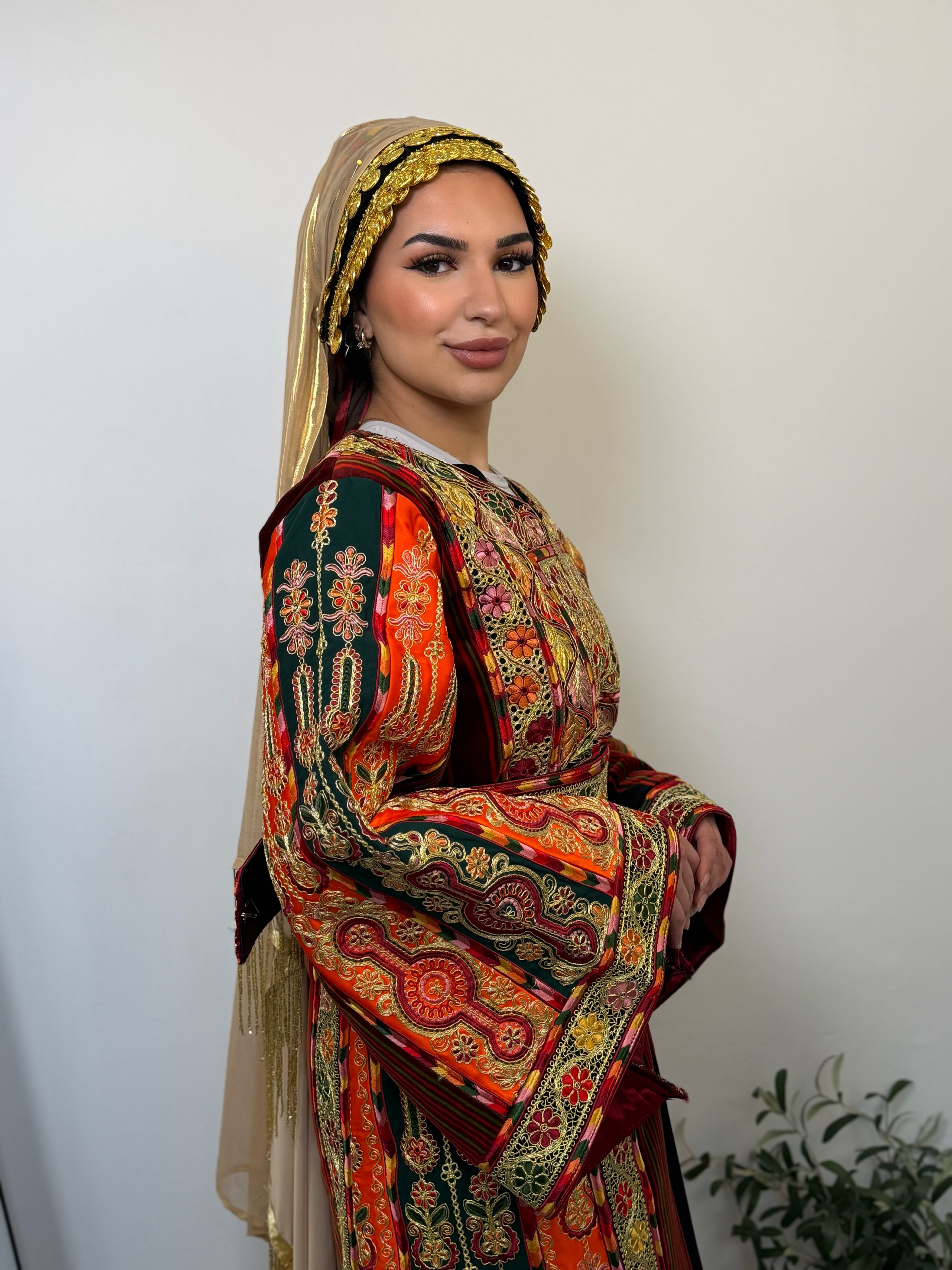 Layla Flame Embroidered Thobe