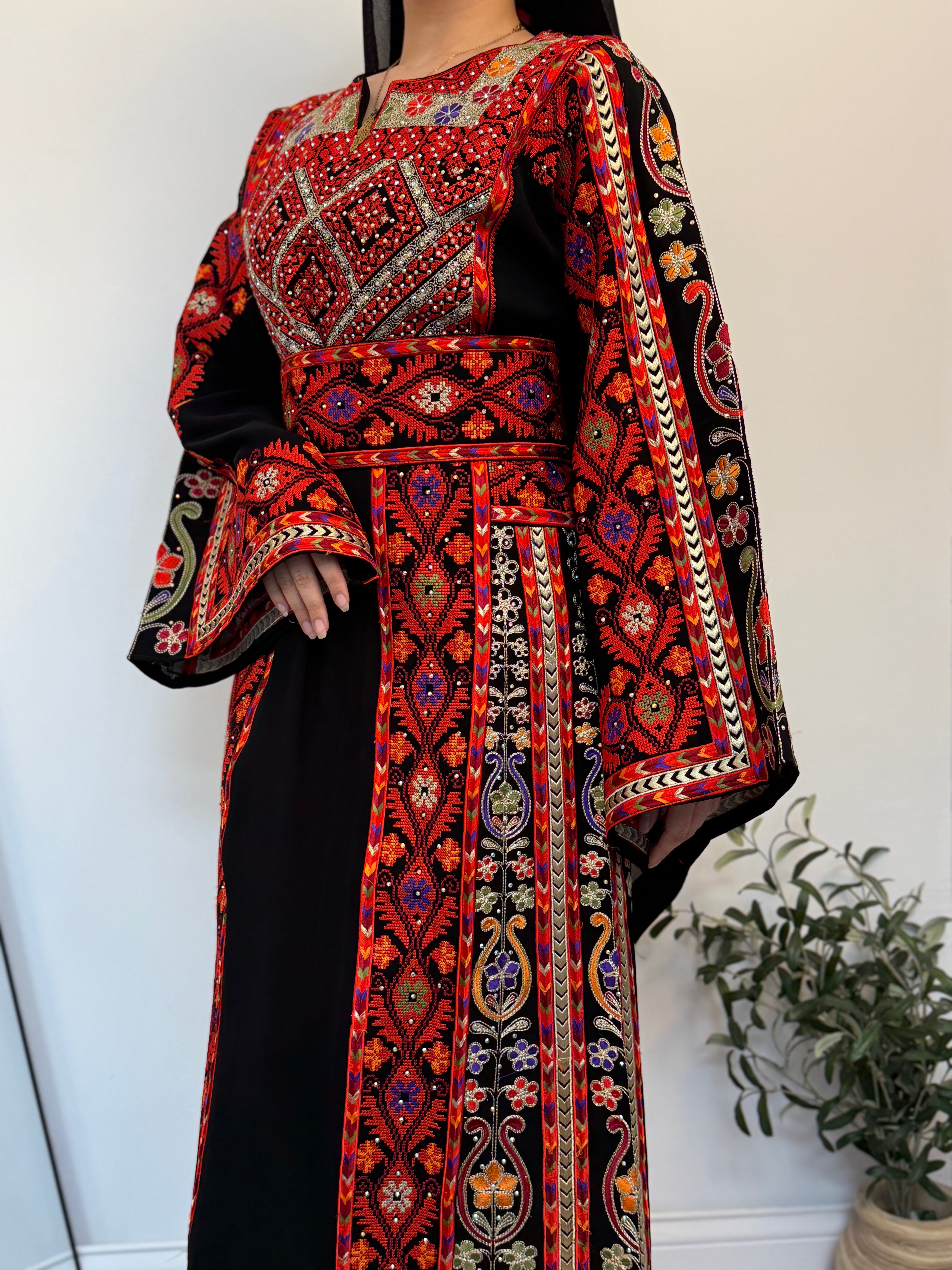 Rania Black Embroidered Thobe