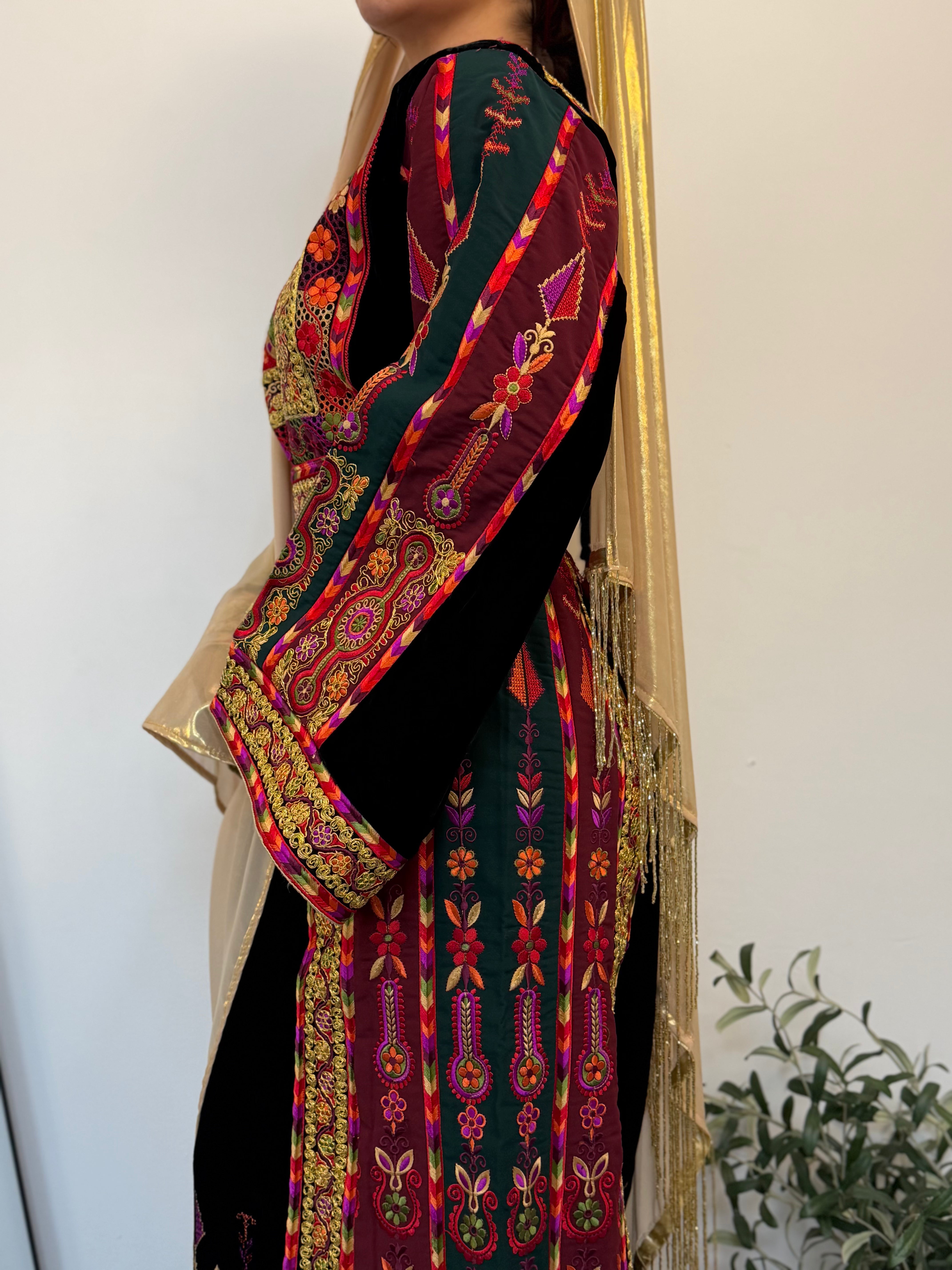 Hana Black Velvet Embroidered Thobe