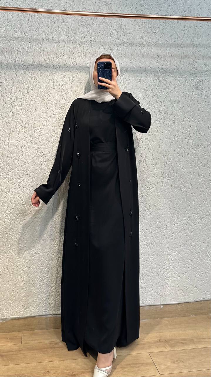 Lujain Abaya ✨ Black